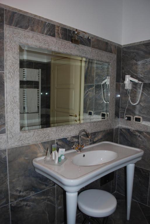 Regina Di Saba - Hotel Villa Per Ricevimenti Grottaminarda Δωμάτιο φωτογραφία